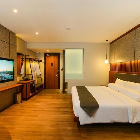 Nata Azana Hotel Solo エクステリア 写真