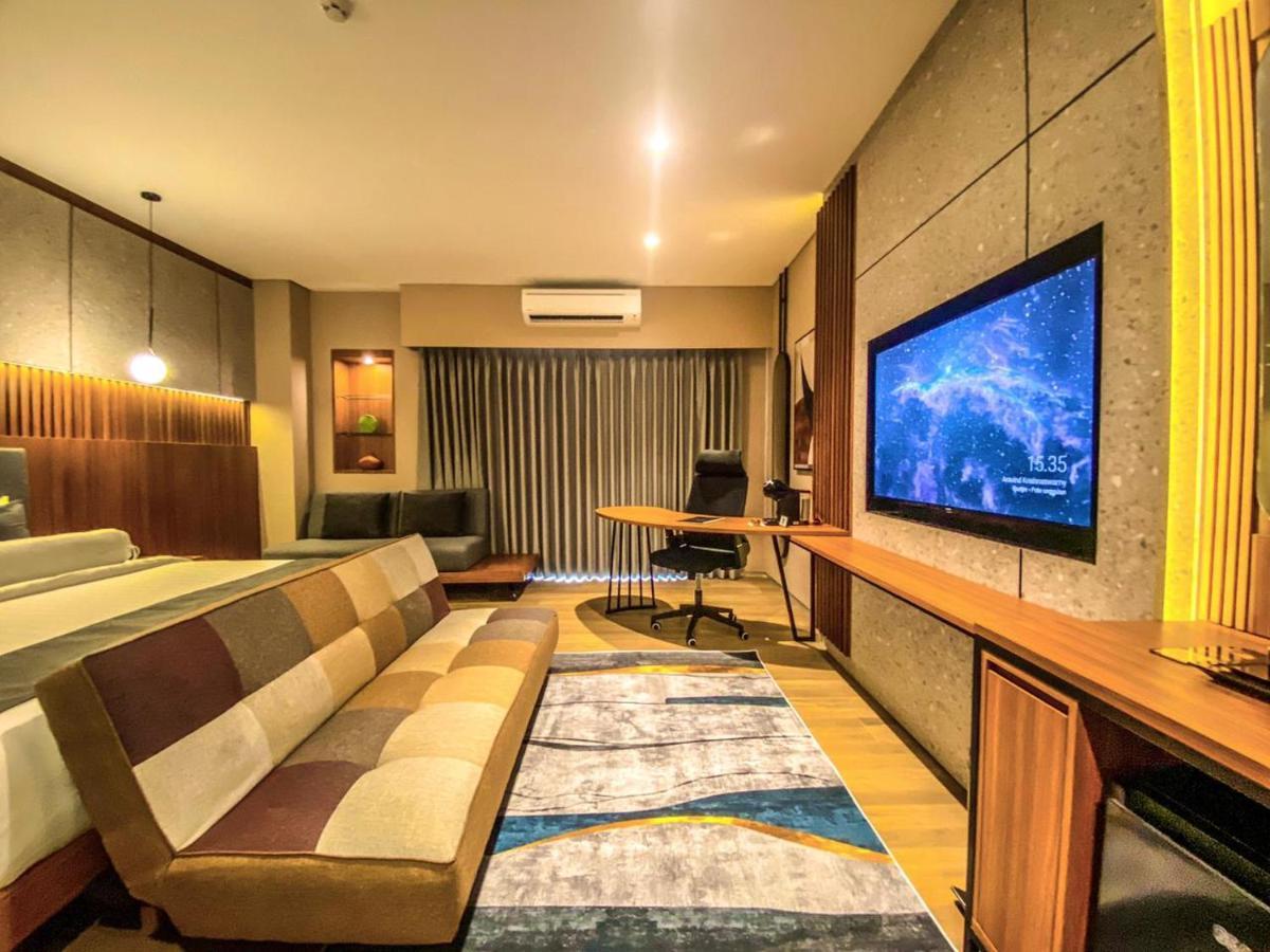 Nata Azana Hotel Solo エクステリア 写真