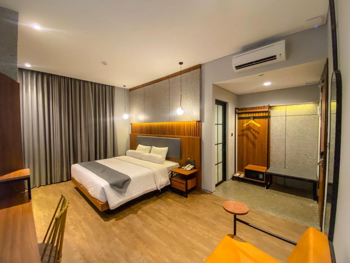 Nata Azana Hotel Solo エクステリア 写真