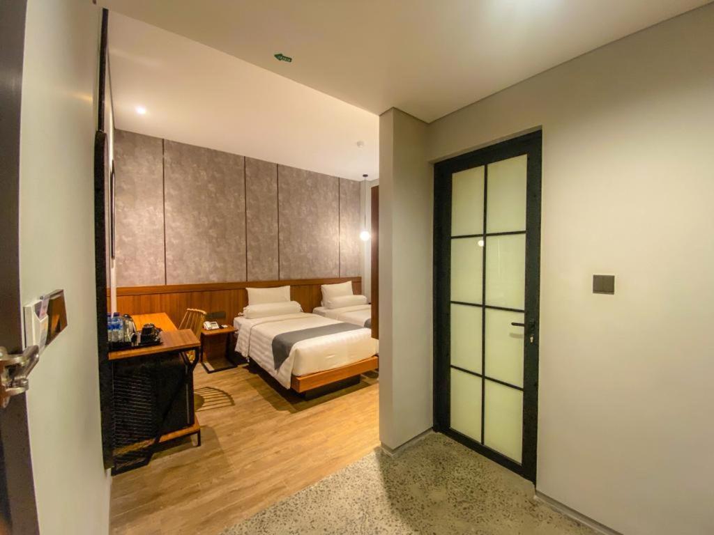 Nata Azana Hotel Solo エクステリア 写真